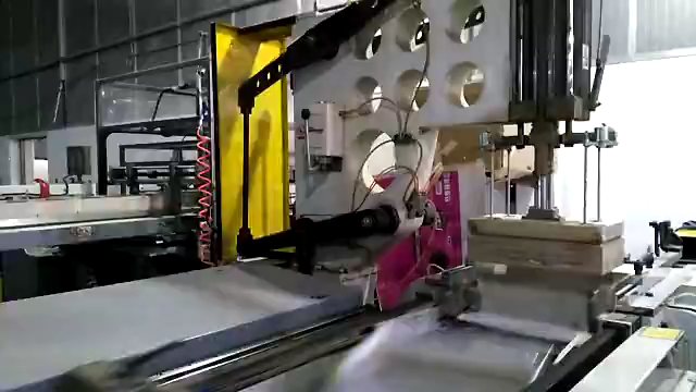 中聯(lián)機(jī)全自動組裝機(jī)奶包